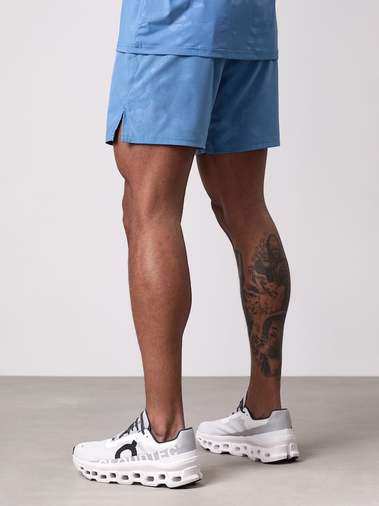 Gym King Debossed Camo Shorts 5" - صورة 2 من 4