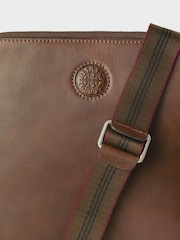 rjava - Majhna usnjena torba za čez telo Osprey London The Compass - Slika 4 iz 5