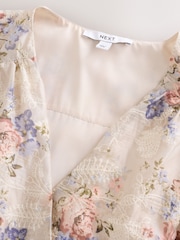 وردي مطرز بتصميم مورد - فستان متوسط الطول ملفوف بأكمام منفوخة قصيرة للمناسبات - صورة 6 من 8