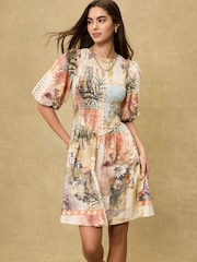 הדפס טלאים - שמלת מיני עם שרוול נפוח וכיווצים - תמונה 1 מתוך 6