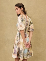 הדפס טלאים - שמלת מיני עם שרוול נפוח וכיווצים - תמונה 2 מתוך 6