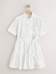 أبيض - فستان بتصميم قميص قصير برباط خصر - صورة 6 من 8
