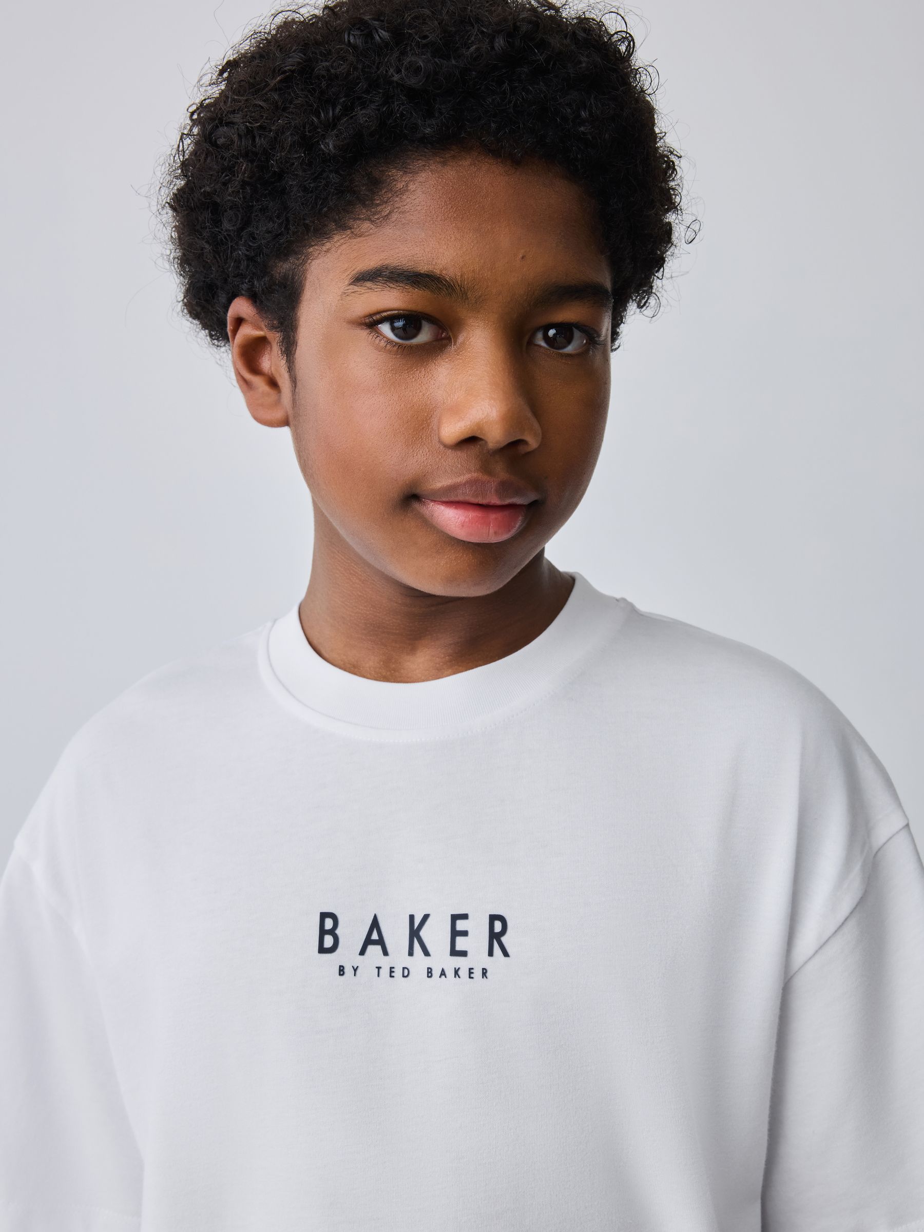 Next：日本 ホワイト / ネイビー - Baker by Ted Baker オーバーサイズ