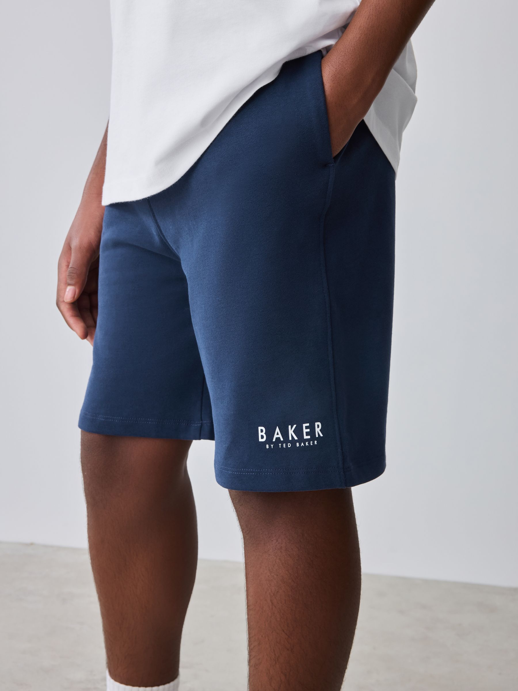 Next：日本 ホワイト / ネイビー - Baker by Ted Baker オーバーサイズ