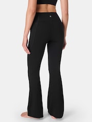 Negro - Sweaty Betty Ultimate Studio Flare Trousers - Imagen 6 de 7