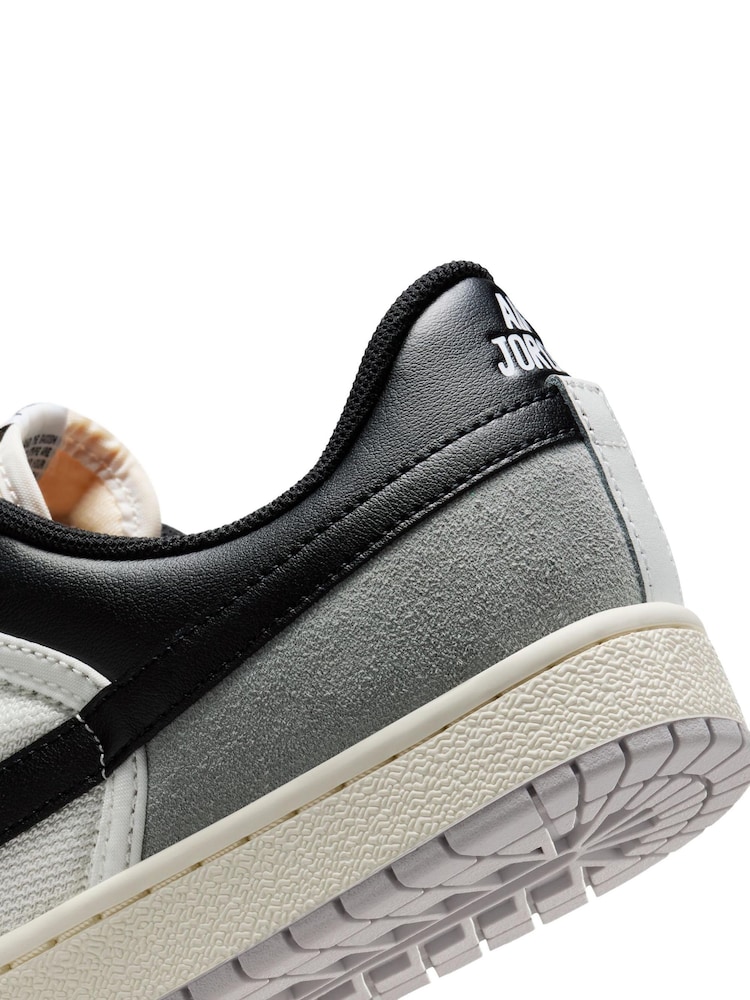 Jordan White/Black Air Skyline Low Trainers - Image 9 of 9