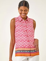 Blusa com botões e estampa de borda geométrica romana - Imagem 1 de 5