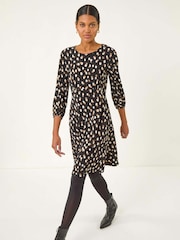Vestido elástico com estampa romana salpicada - Imagem 1 de 5