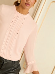 Rosado con corazón - Love & Roses Hardware Detail Flute Sleeve Blouse - Imagen 2 de 4