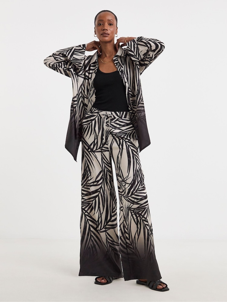 JD Williams White Leaf Print Herringbone Wide Leg Trousers - Image 2 of 6 JD Williams White Leaf Print Herringbone Wide Leg Trousers - Image 2 of 6