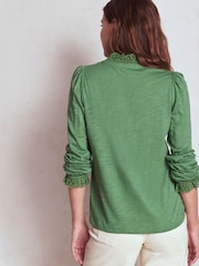 Blusa Boden Aria Broderie com decote chanfrado - Imagem 3 de 5