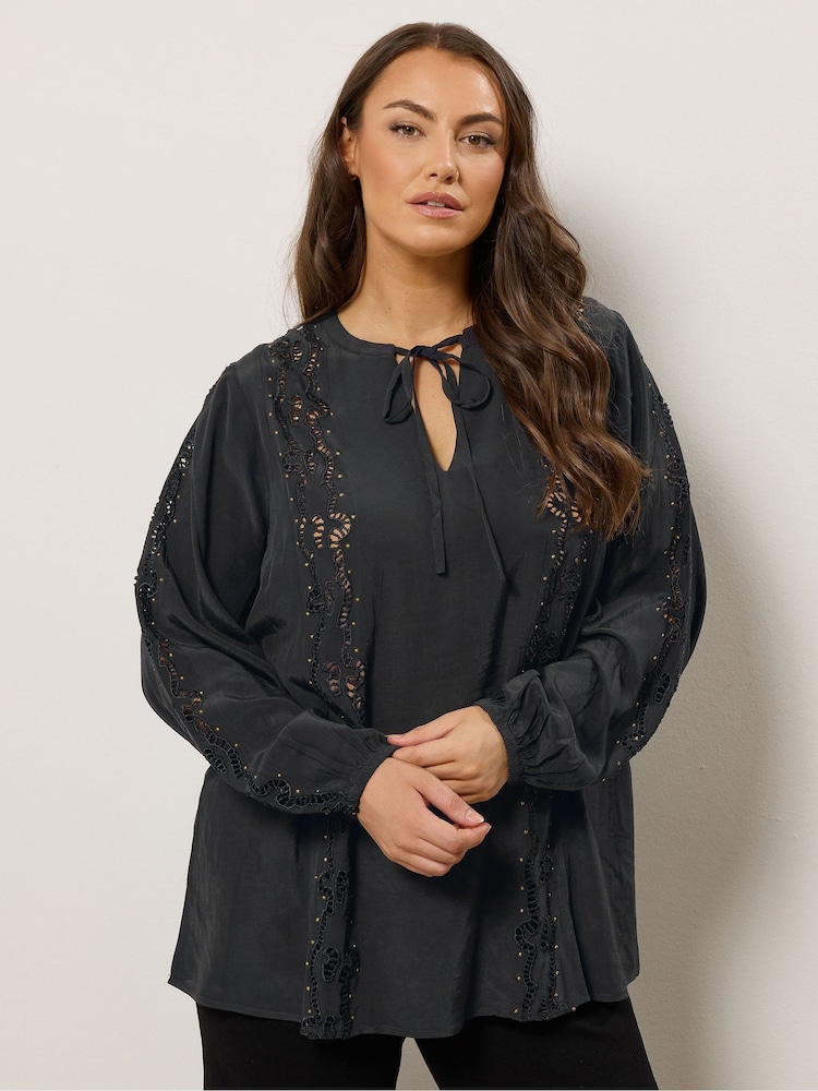 Evans Blue Cutwork Boho Top - Image 2 of 6 Evans Blue Cutwork Boho Top - Image 2 of 6
