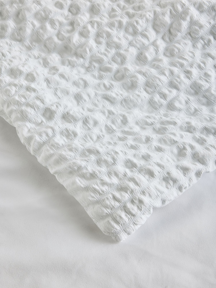 White Crinkle Textured Bedspread - Image 6 of 6