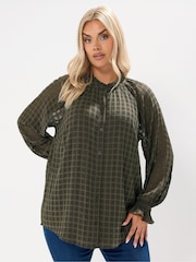 أخضر - Yours Curve Textured Frill Neck Blouse - صورة 1 من 6
