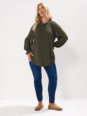 أخضر - Yours Curve Textured Frill Neck Blouse - صورة 4 من 6
