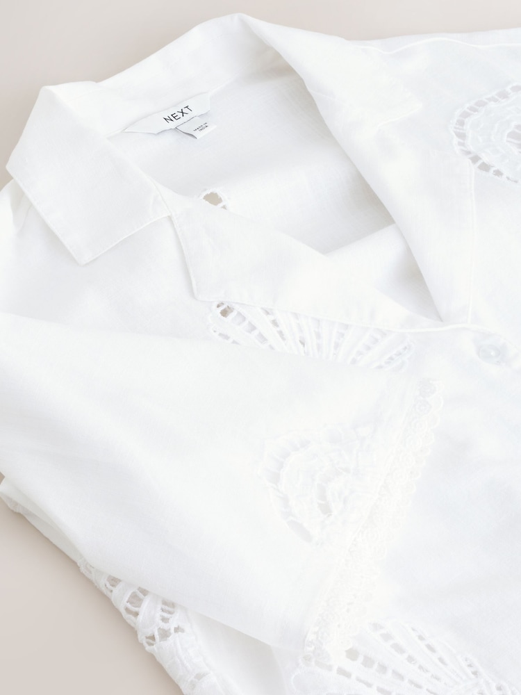 לבן - חולצת שרוולים קצרים בעיטור רקמת ברודרי של צדפים - תמונה 3 מתוך 3 לבן - חולצת שרוולים קצרים בעיטור רקמת ברודרי של צדפים - תמונה 3 מתוך 3