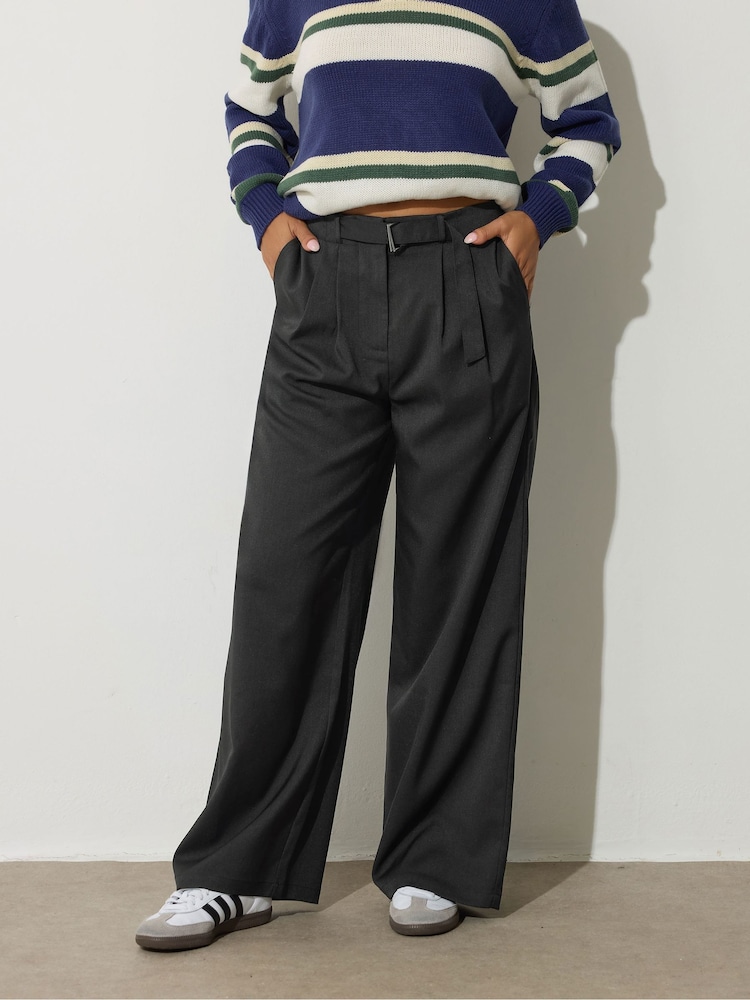 أسود - PixieGirl Petite Buckle Belt Wide Leg Trousers - صورة 2 من 5 أسود - PixieGirl Petite Buckle Belt Wide Leg Trousers - صورة 2 من 5