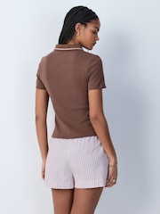 Schokoladenbraun - Fitted Short Sleeve Polo Top - Bild 2 von 7