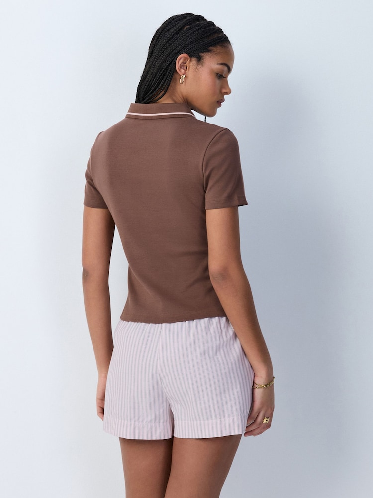 Schokoladenbraun - Fitted Short Sleeve Polo Top - Bild 2 von 7