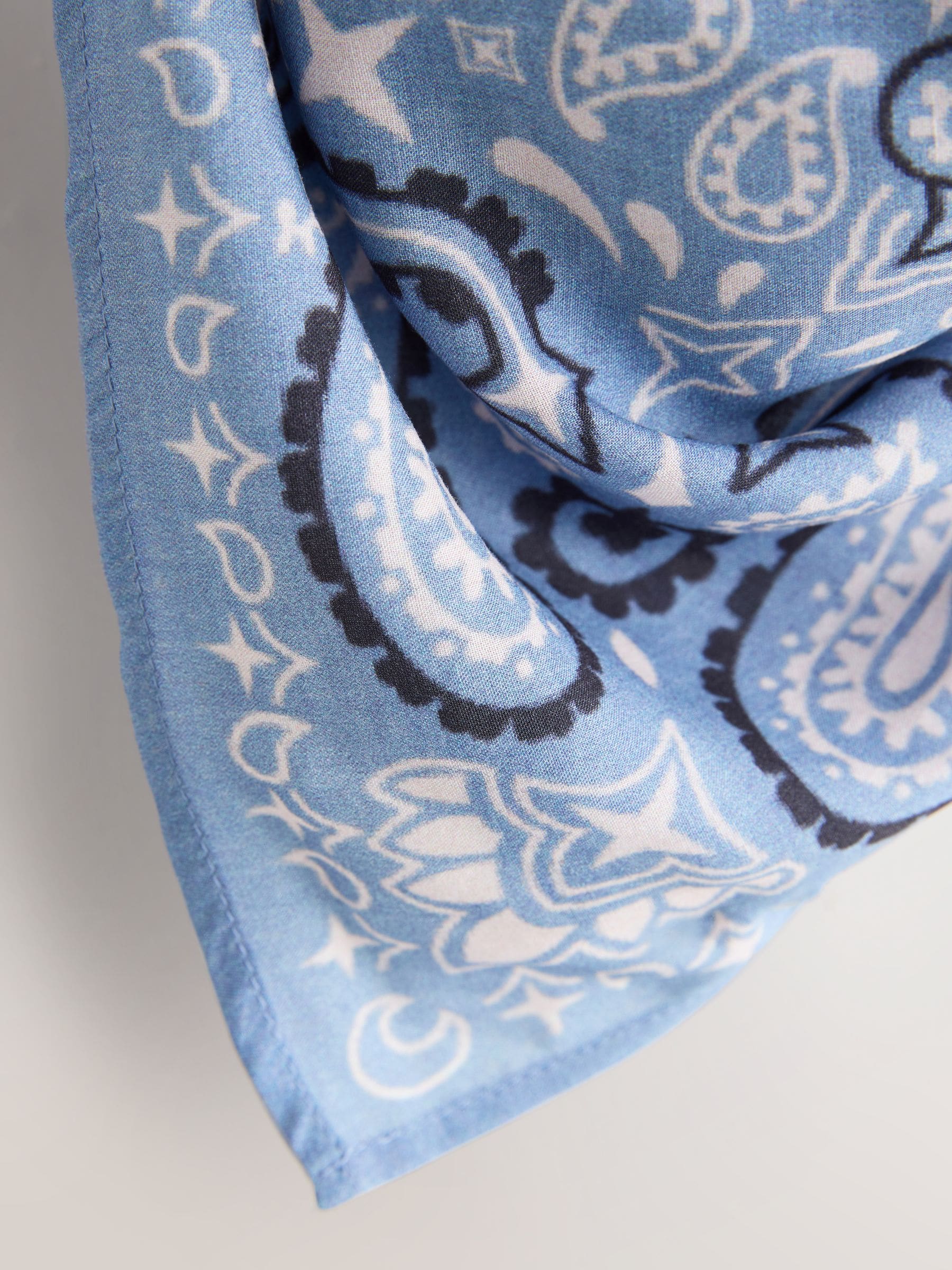 Cumpără Albastru - Bandana Print Lightweight Square Scarf from