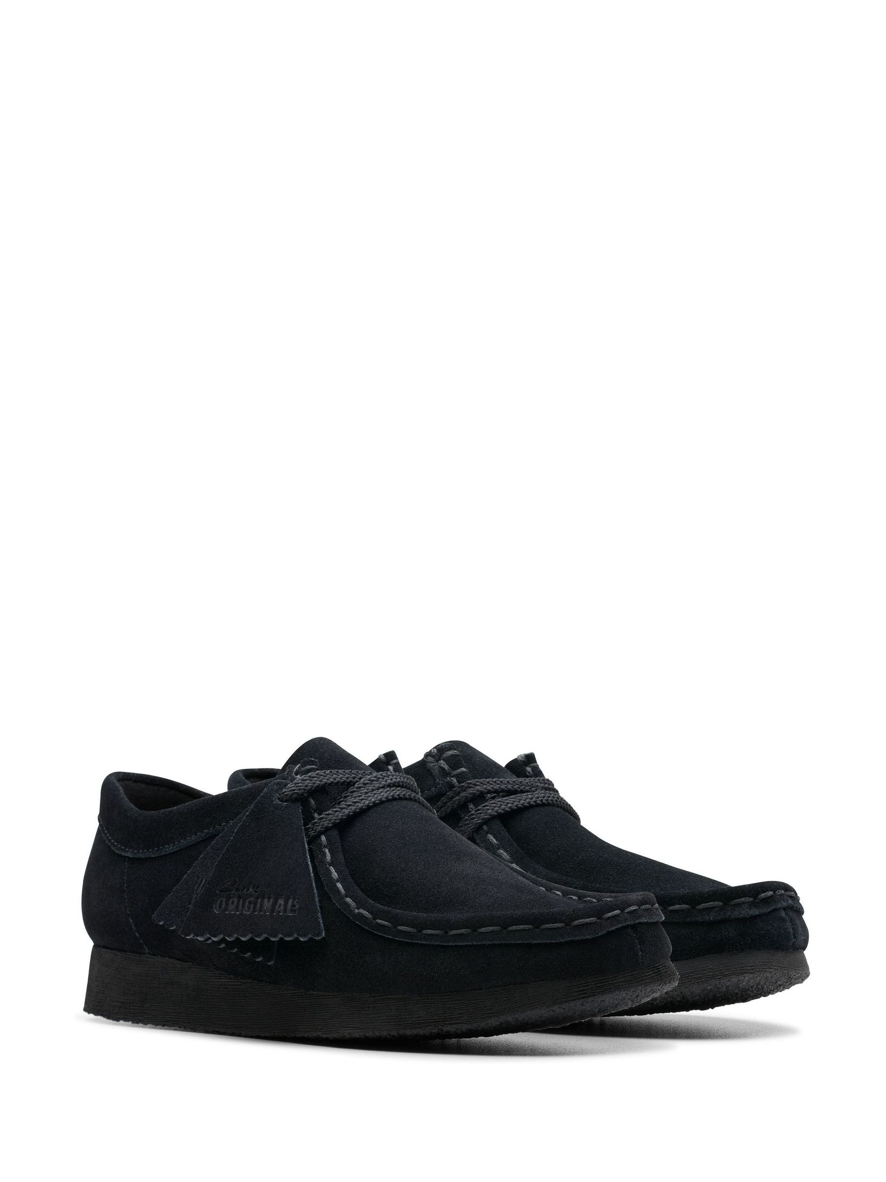 Cumpără Clarks Wallabee Older Shoes from Next Romania