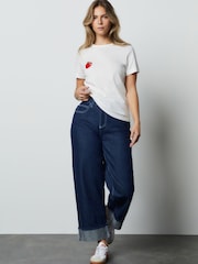 White Graphic Fruit Beaded - Essential Kurzarm-T-Shirt aus reiner Baumwolle mit Rundhalsausschnitt - Bild 3 von 8