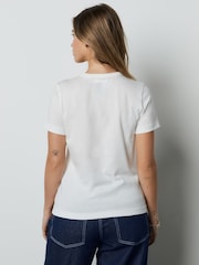 White Graphic Fruit Beaded - Essential Kurzarm-T-Shirt aus reiner Baumwolle mit Rundhalsausschnitt - Bild 4 von 8