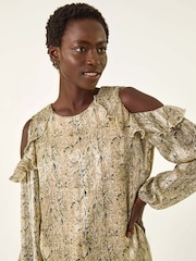 Blusa Roman com estampa de cobra e babados nos ombros - Imagem 4 de 5