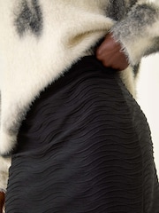 Roman Black Wave Textured Stretch Pencil Skirt - Image 5 of 5