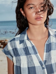 أزرق ومزين بمربعات - قميص بكم قصير يحتوي على الكتان - صورة 5 من 8