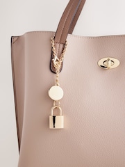 لون مِنك - Charm Hand Held Bag - صورة 9 من 9