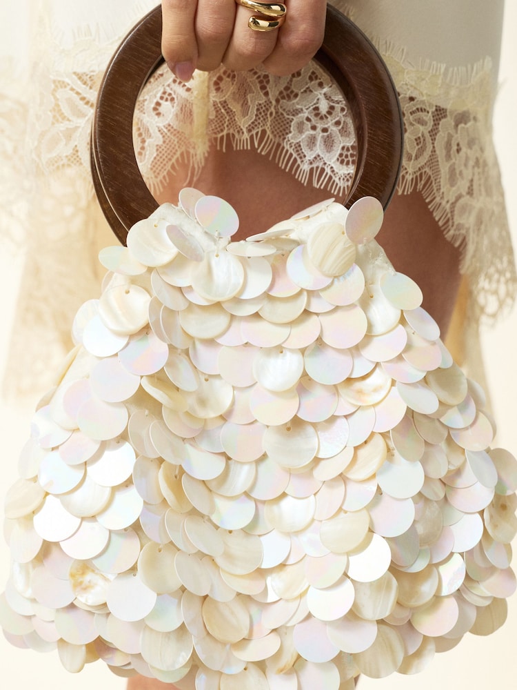 أبيض لؤلؤي - حقيبة يد على شكل صدفة - صورة 2 من 8 أبيض لؤلؤي - حقيبة يد على شكل صدفة - صورة 2 من 8