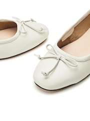 Moda in Pelle Ealing Bow Detail Ballerinas - Image 3 of 4