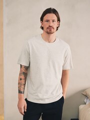 محايد/أسود - طقم بيجامة مخططة بأكمام قصيرة - صورة 1 من 4