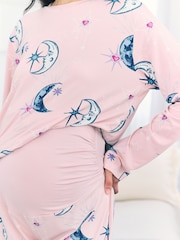 Chelsea Peers Maternity Astral Hearts Print Long Pyjamas Set - Imagen 4 de 5