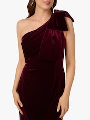 Adrianna Papell Red Velvet One Shoulder Gown - Imagem 5 de 6