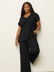 Preto - Camiseta Yours Curve Bubble Texture Grown On - Imagem 2 de 5