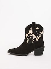 Monochrom - Lipsy Faux Suede Pull On Western Ankle Boots - Bild 5 von 5