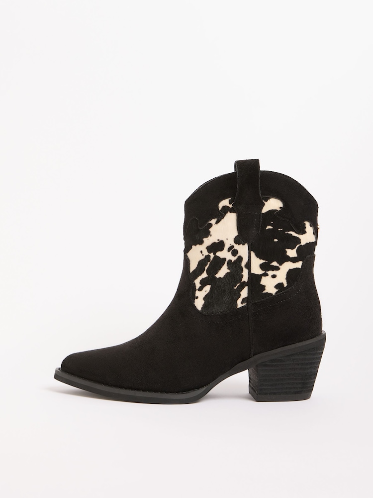 Monochrom - Lipsy Faux Suede Pull On Western Ankle Boots - Bild 5 von 5