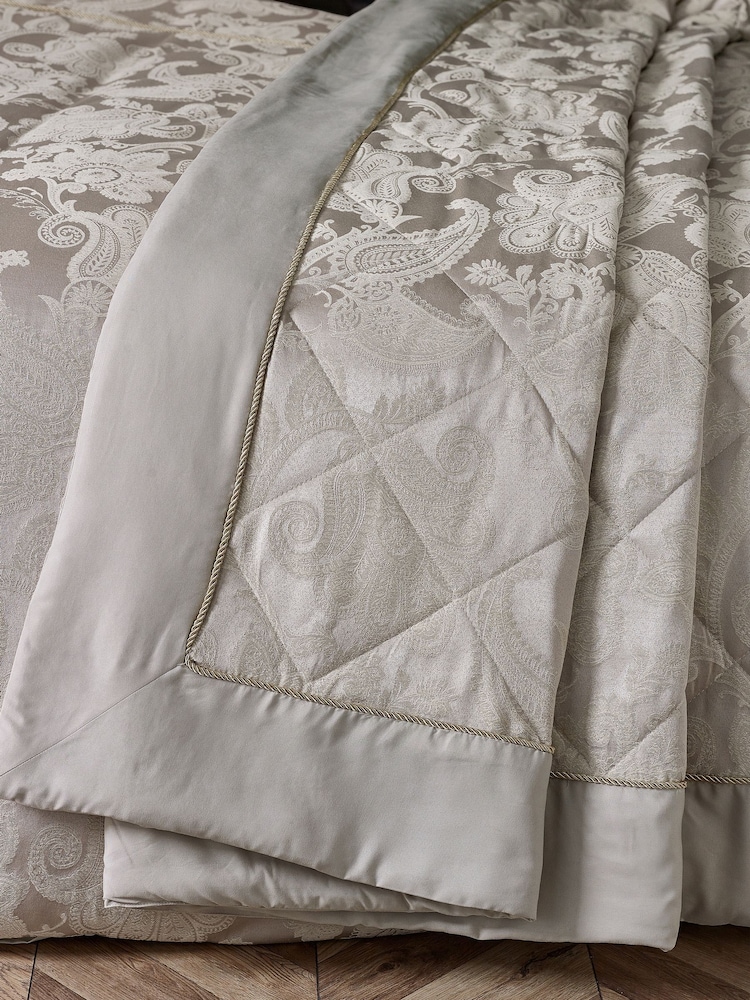 Catherine Lansfield Champagne Gold Opulent Jacquard Bedspread - Image 3 of 3 Catherine Lansfield Champagne Gold Opulent Jacquard Bedspread - Image 3 of 3