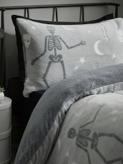 Catherine Lansfield Grey Halloween Skeleton Fleece Duvet Cover Set - Image 4 of 5