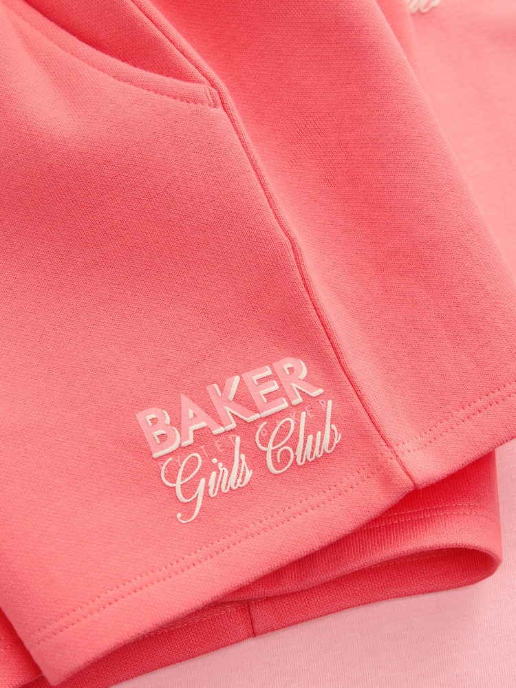 Baker by Ted Baker 2 Pieces Oversize T-Shirt und Shorts-Set mit Ton-in-Ton-Grafik - Bild 12 von 12