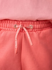 Baker by Ted Baker 2 Pieces Oversize T-Shirt und Shorts-Set mit Ton-in-Ton-Grafik - Bild 7 von 12