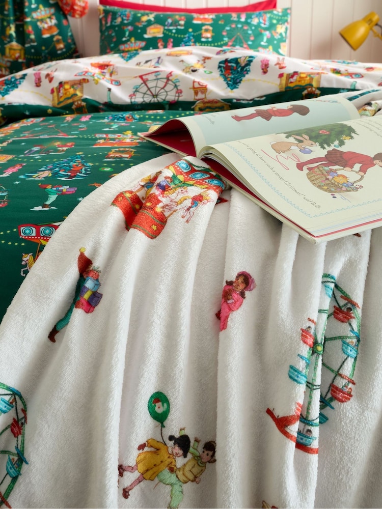 Belle & Boo Cream Christmas Fairground Cosy Fleece Blanket Throw - Image 2 of 4