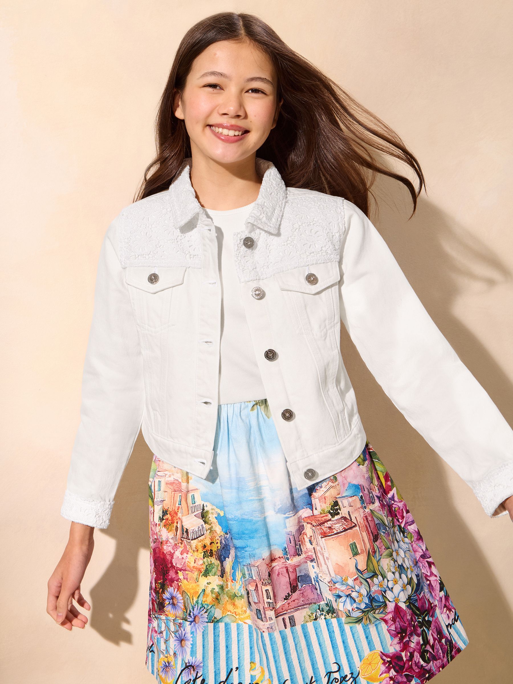Next：日本 ホワイト 刺繍入り - Lipsy デニムジャケット（5歳〜16歳
