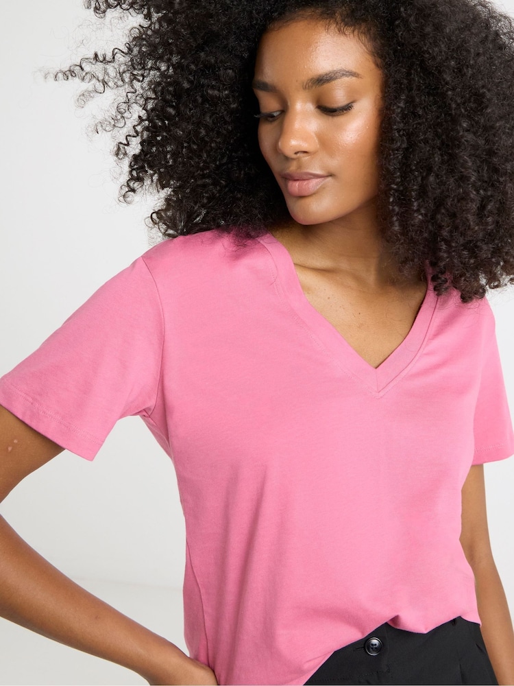 Simply Be White 2 Pack Longline V-Neck T-Shirts - Image 2 of 4 Simply Be White 2 Pack Longline V-Neck T-Shirts - Image 2 of 4