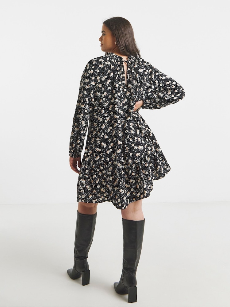 Simply Be Black Long Sleeve Wrap Maxi Dress - Image 2 of 4 Simply Be Black Long Sleeve Wrap Maxi Dress - Image 2 of 4