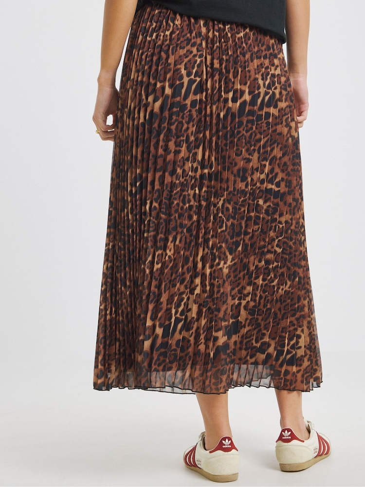 Simply Be Animal Pleated Chiffon Midaxi Skirt - Image 2 of 5 Simply Be Animal Pleated Chiffon Midaxi Skirt - Image 2 of 5