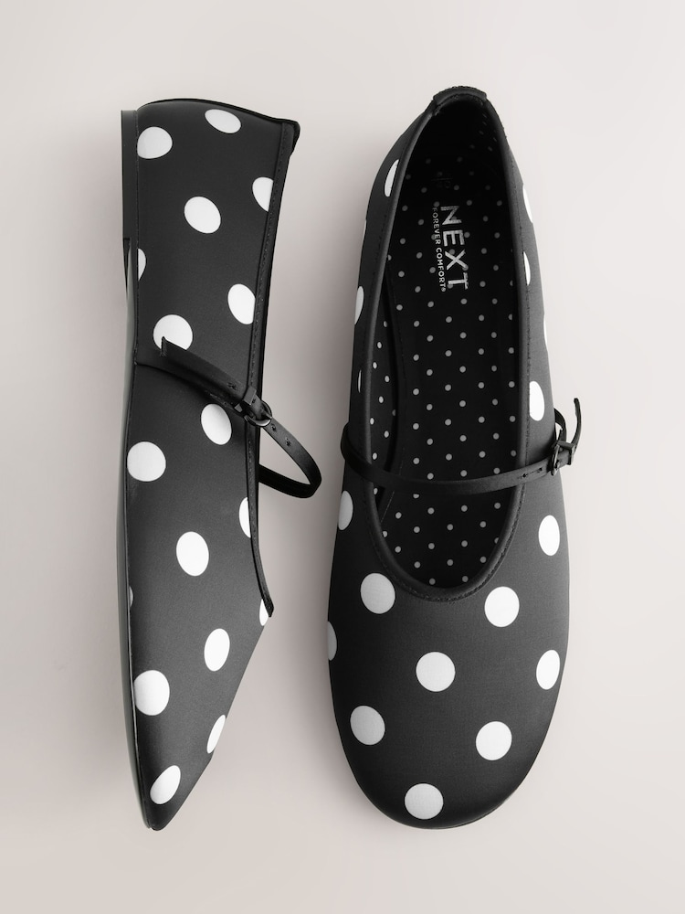 أسود وأبيض - حذاء Mary Jane بمقدمة مستديرة من Forever Comfort® - Image 1 of 5