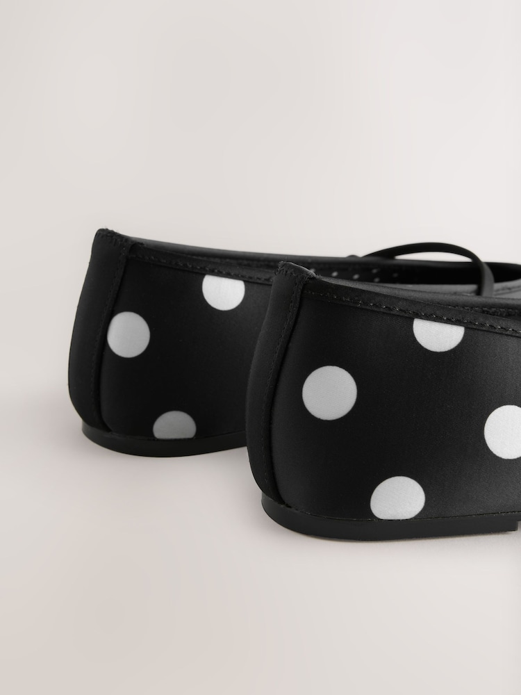 أسود وأبيض - حذاء Mary Jane بمقدمة مستديرة من Forever Comfort® - Image 5 of 5